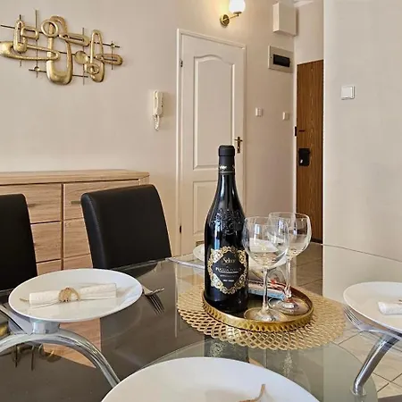 Holidayhomepl Statek 210 Z Sypialnia I Dwoma Balkonami 100m Od Plazy Appartamento