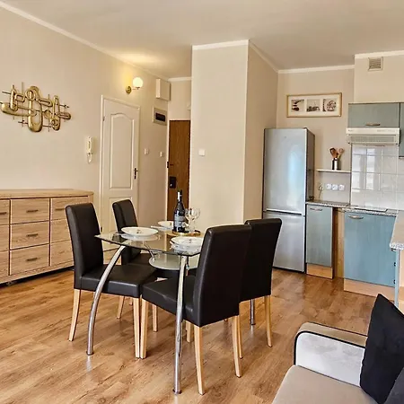 Holidayhomepl Statek 210 Z Sypialnia I Dwoma Balkonami 100m Od Plazy Appartamento Miedzyzdroje